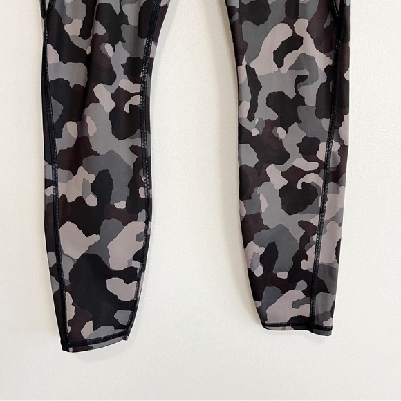 BOGO! Athleta Lightening Camo 7/8 Legging Black Gray XS - Picture 5 of 11